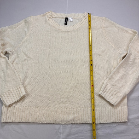 H&M Ladies Soft Cream/White Crew Neck Semi Cropped Sweater - Picture 4 of 9
